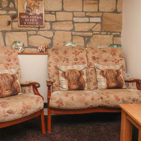 Cow Byre Cottage Уитби Экстерьер фото
