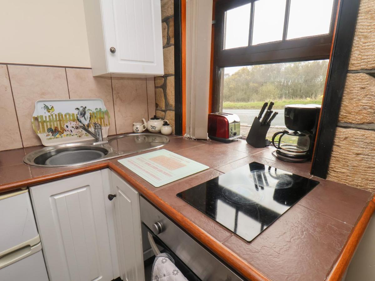 Cow Byre Cottage Уитби Экстерьер фото