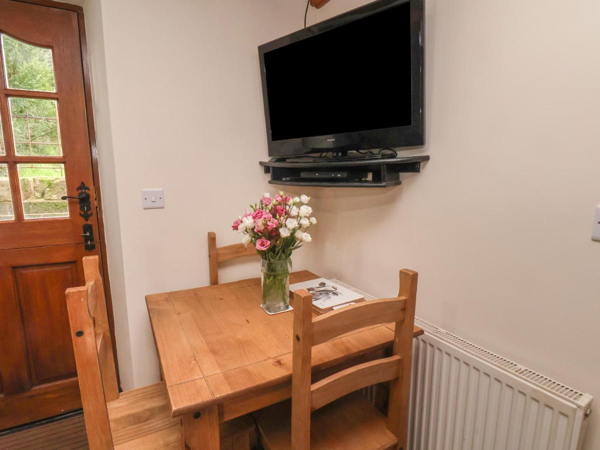 Cow Byre Cottage Уитби Экстерьер фото