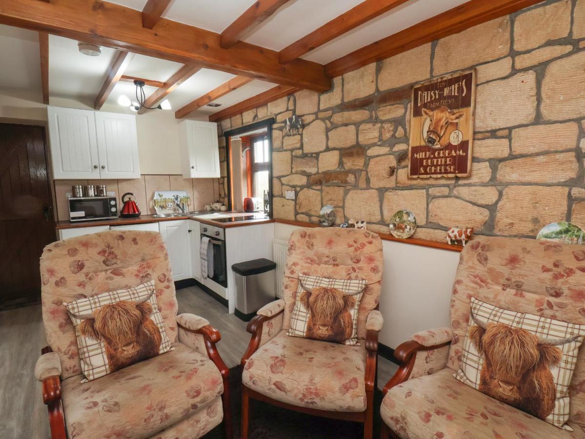 Cow Byre Cottage Уитби Экстерьер фото